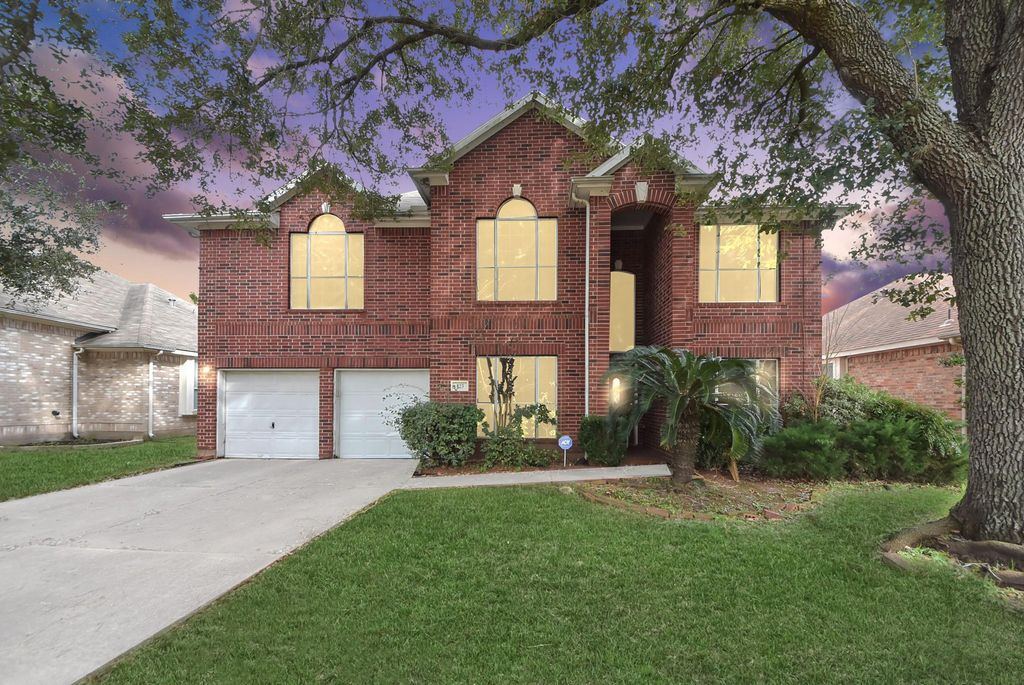 Home sold by the Gionni Gamble team in 823 Portsmouth Dr, Pearland