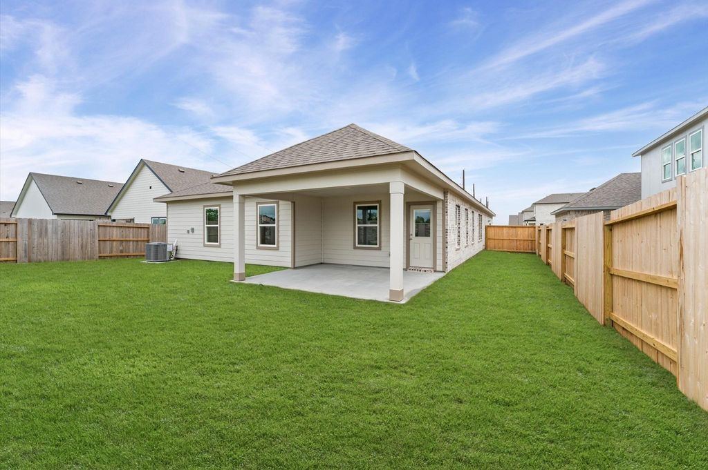 Single family at 3214 Emerald Hills Dr, Angleton, photograph 5