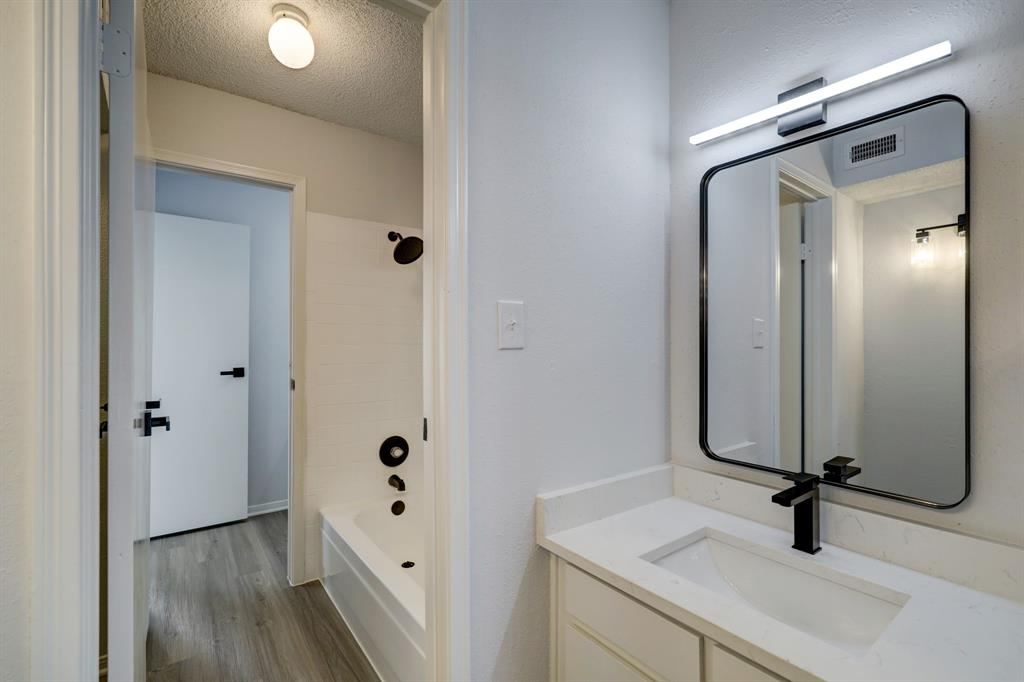 Townhome at 7575 Cambridge St, Houston, photograph 6